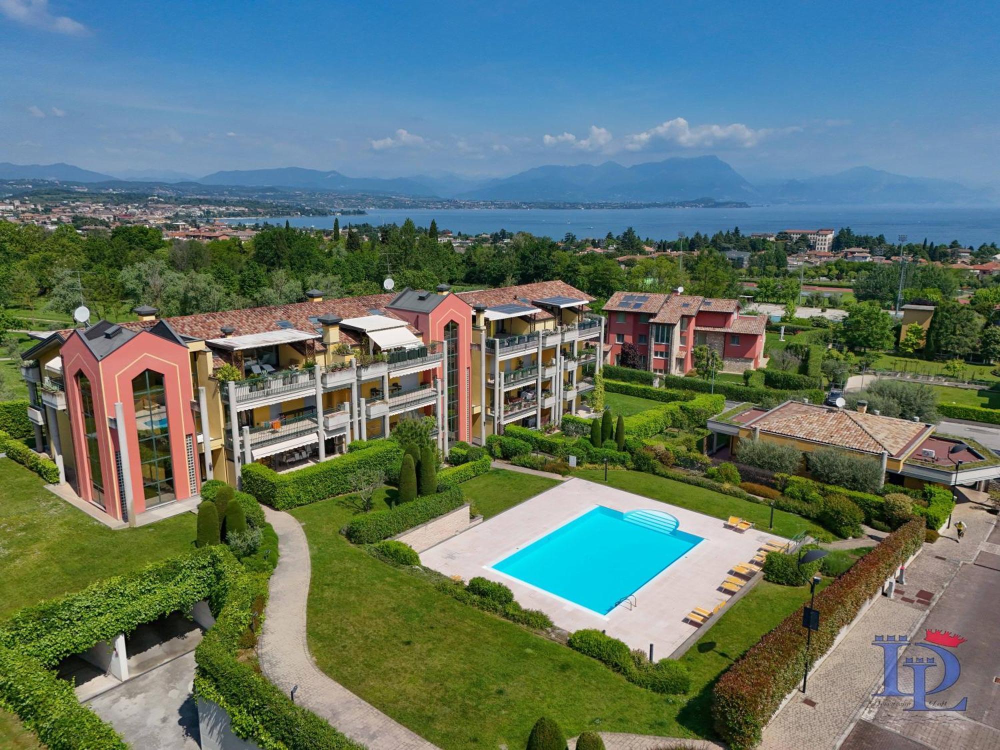 Desenzanoloft Official Partner Marriott Homes & Villas - Paradise Lake View In A 5 Pools Exclusive Residence ديسينسانو ديل غاردا المظهر الخارجي الصورة